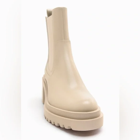 Zara Off White Heeled Boots with Lug Soles - Picture 10 of 11